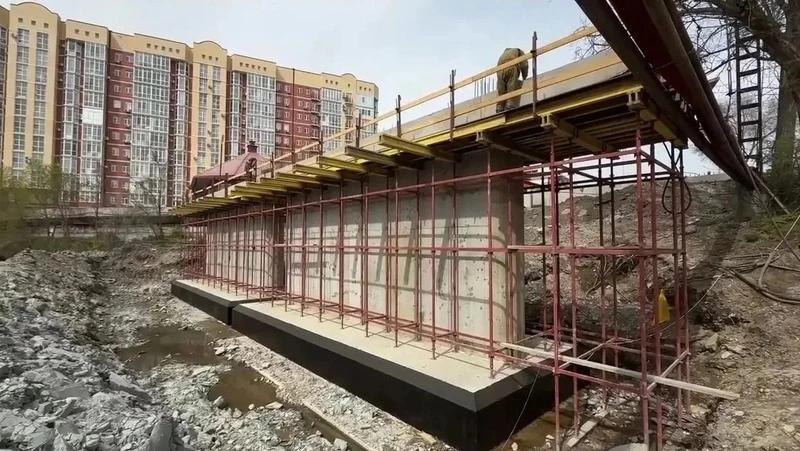 В Пятигорске продолжают ремонт моста через реку Подкумок
