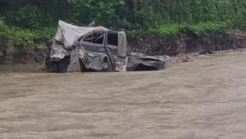 В Северной Осетии спасатели вызволили из водяной ловушки троих человек