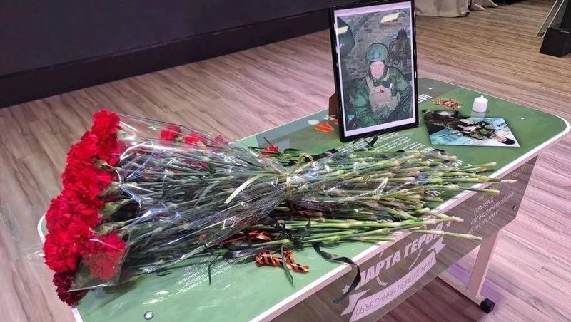 В школе №9 в Кисловодска открыли &laquo;Парту Героя&raquo; в память о седьмом выпускнике