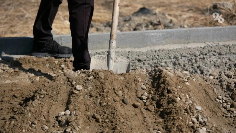 В Ставрополе привели в порядок тротуары, парковки и газоны на двух участках