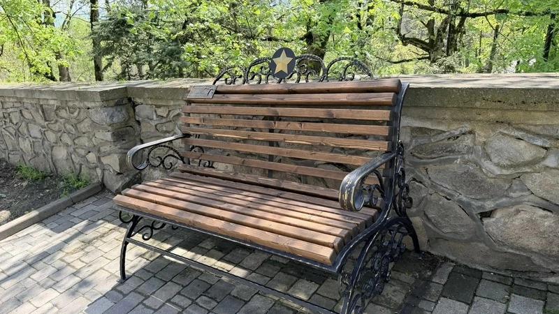 В Железноводске установили именную лавочку в честь 101-летнего ветерана