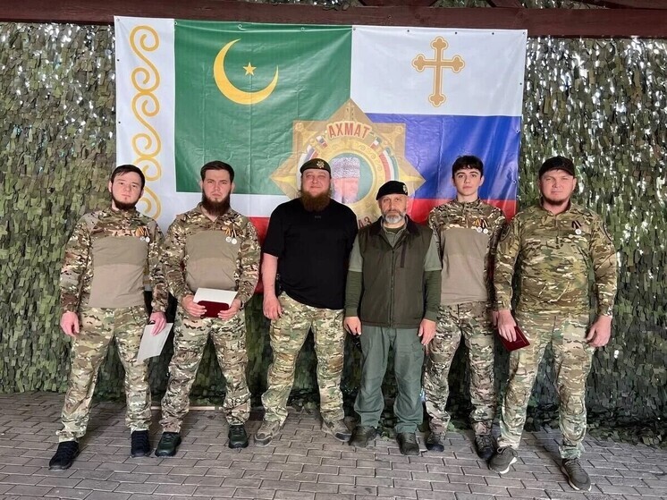 Военные медики спецназа «АХМАТ» получили награды за спасение бойцов