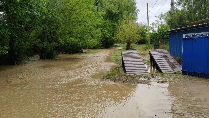 Жителям Новомарьинской помогут убрать последствия подтопления после дождя